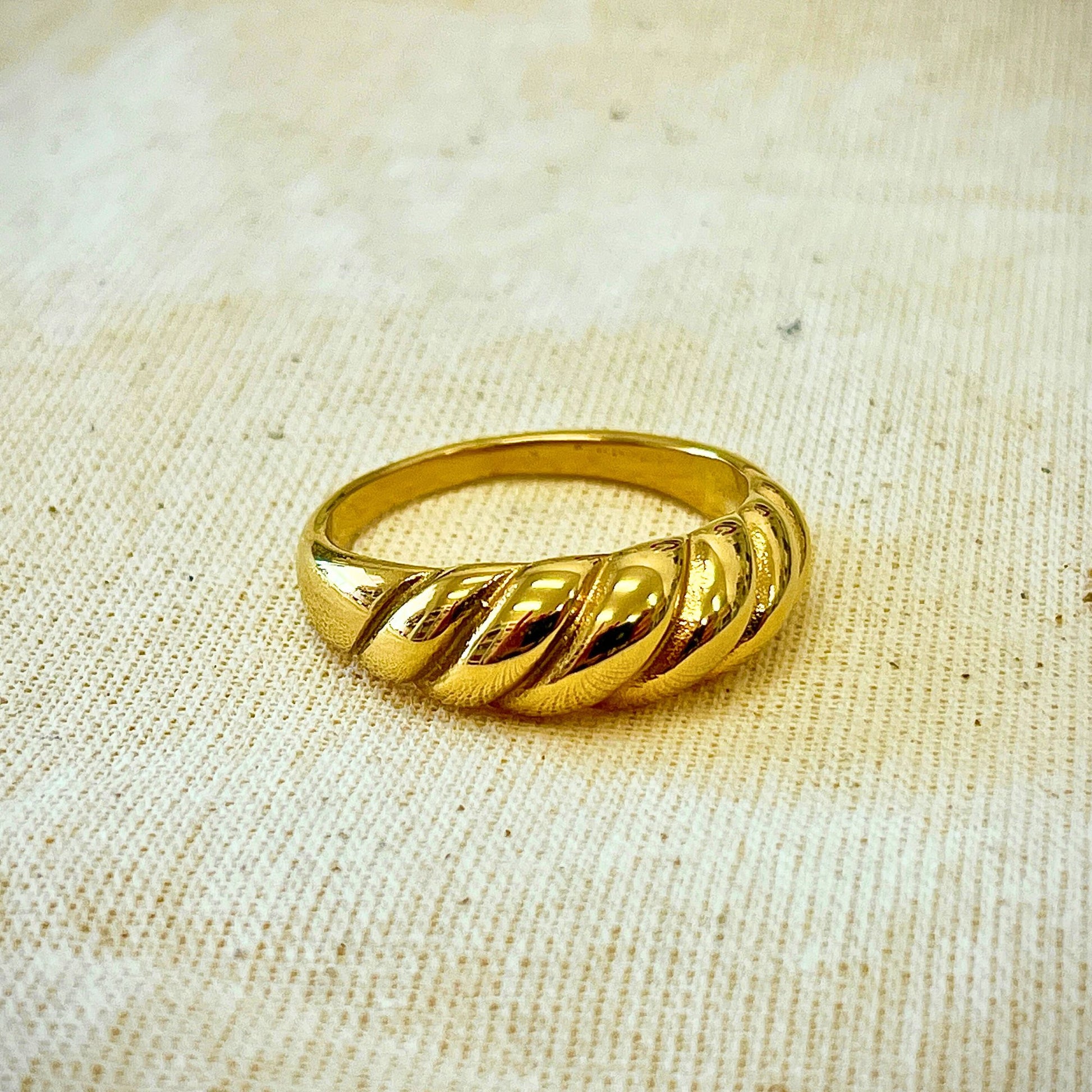 Anillo croissant acero inoxidable oro